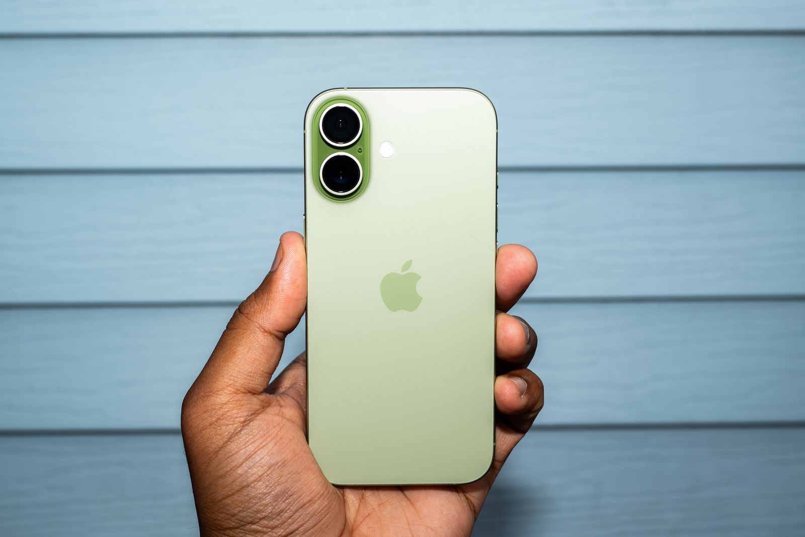 Apple возвращает титан: новый сплав для iPhone Pro решит проблему перегрева