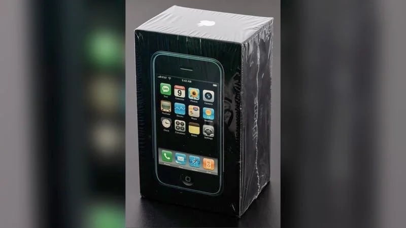 Еще один оригинальный iPhone в заводской упаковке продается на аукционе за $55 000