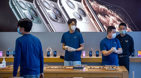 ИИ в Apple Store будет записывать и резюмировать разговоры сотрудников и клиентов