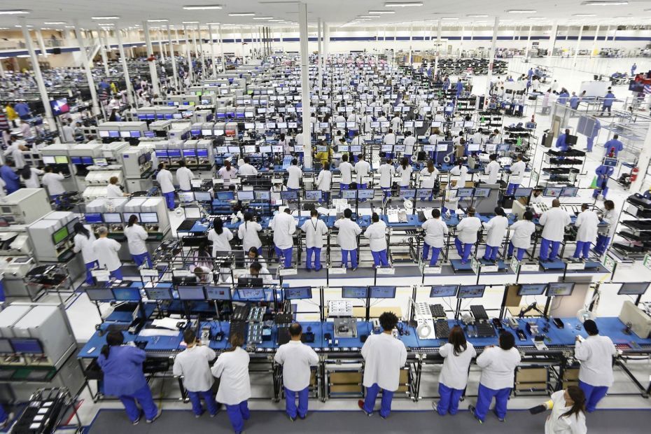 Из-за нехватки рабочих власти Китая предложили бывшим военным работать на заводе по производству iPhone